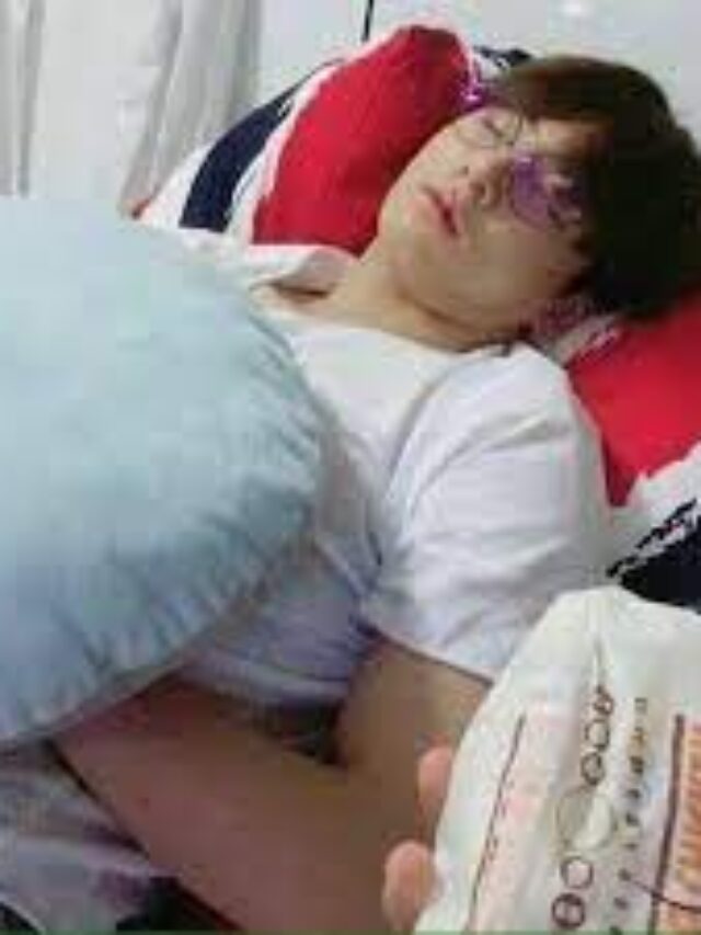 OMG : BTS Jungkook Fall Asleep During his LIVE